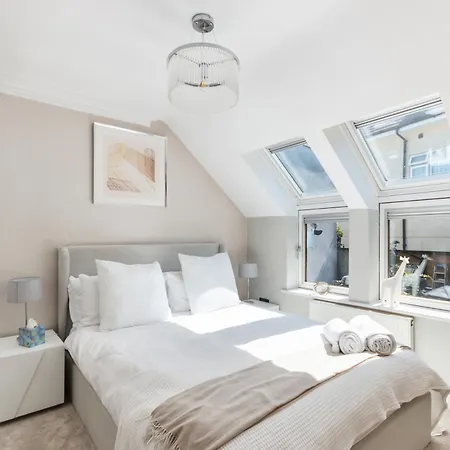 Weybridge - 2 Bed - Parking Apartment Exterior photo