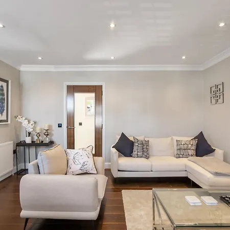 Weybridge - 2 Bed - Parking Apartment Exterior photo