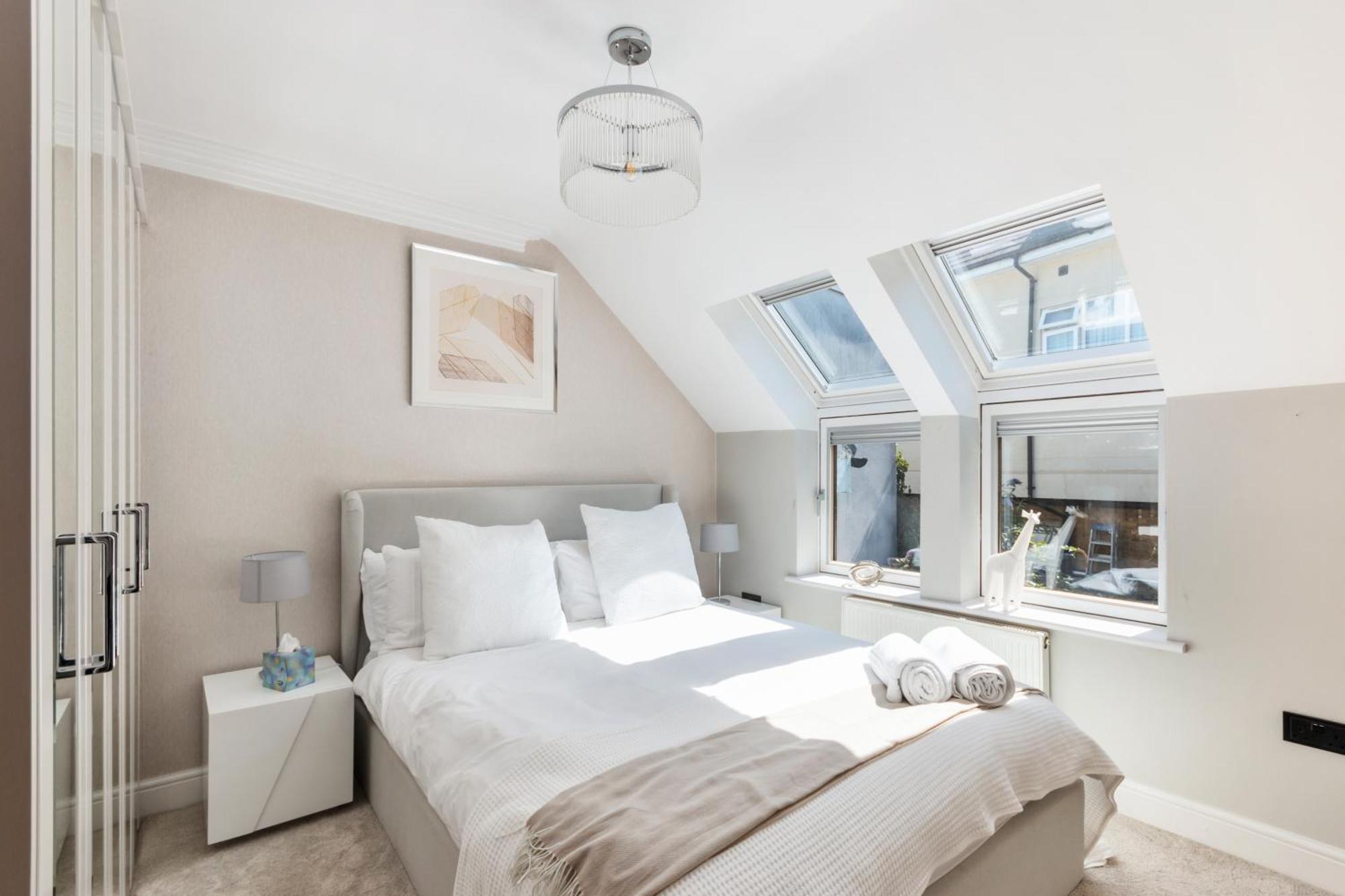 Apartment - 2 Bed - Parking *