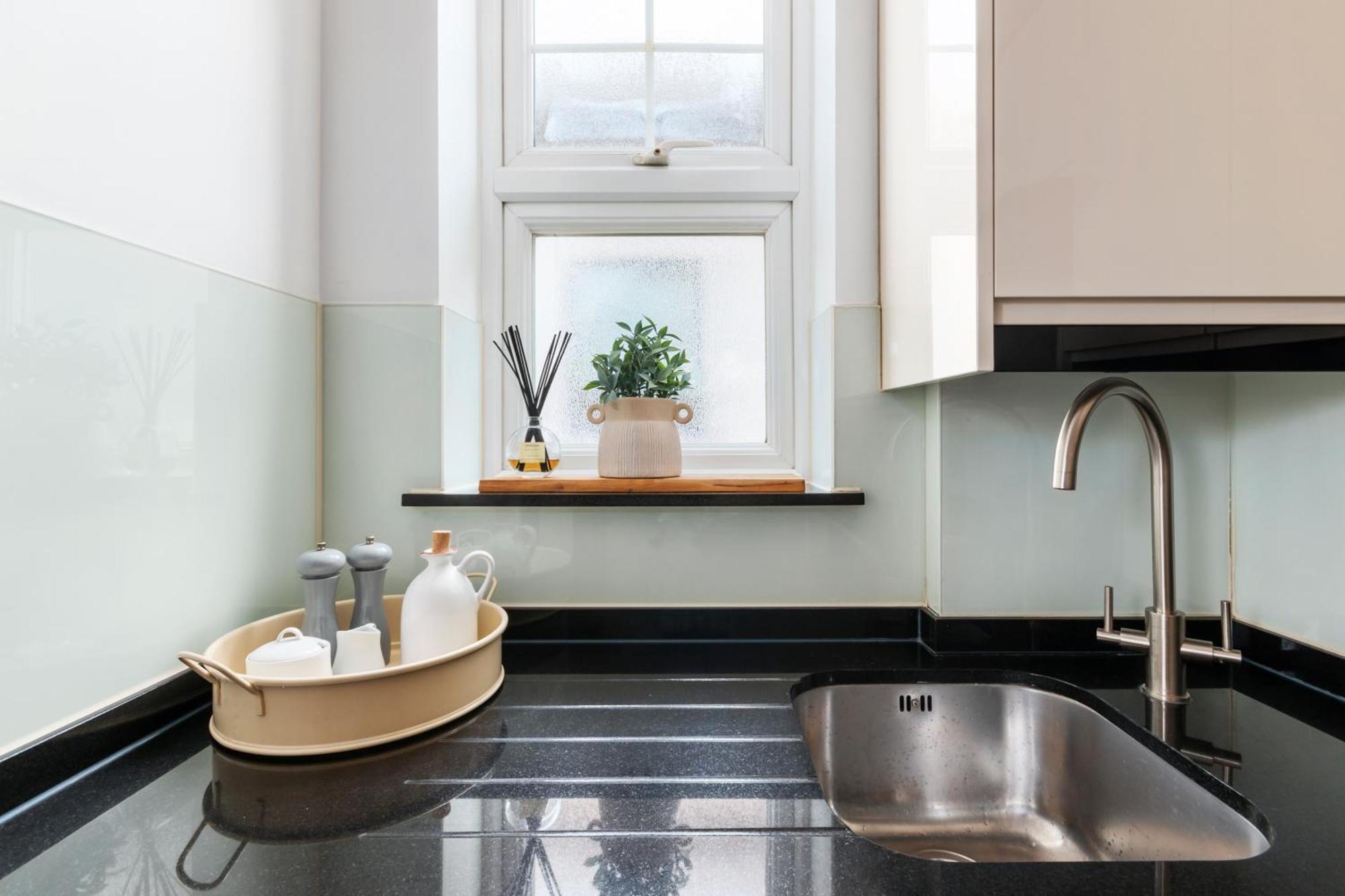 - 2 Bed - Parking Apartment